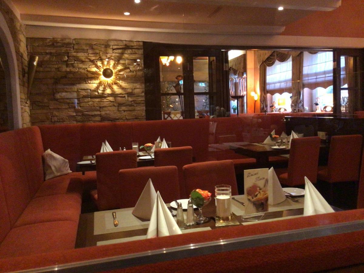 Gasthof & Restaurant "Am Kreuz" Essen Exteriör bild